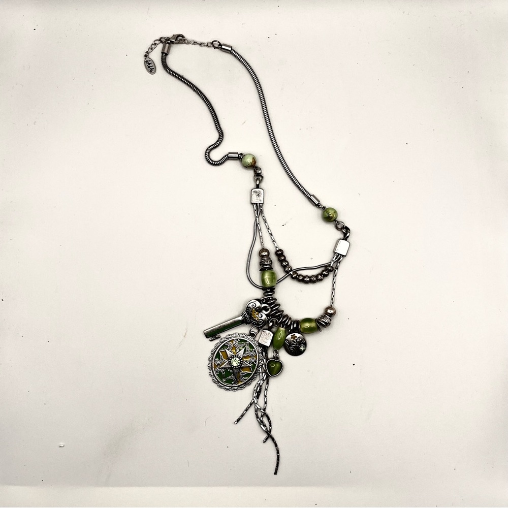 **NEW** MIXED METAL GREEN AND SILVER CHARM NECKLACE